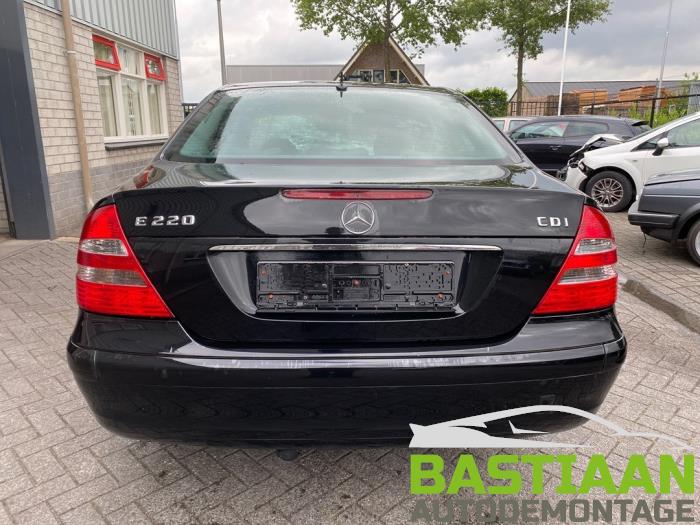 Begagnade Baklucka Mercedes E (W211) 2.2 E-220 CDI 16V Pris € 149,99 Marginaltabell erbjuds av Bastiaan Autodemontage