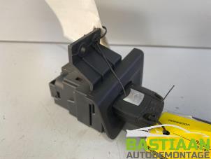 Used Ignition lock + key BMW 1 serie (E87/87N) 116i 1.6 16V Price on request offered by Bastiaan Autodemontage
