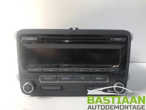 Used Radio CD player Volkswagen Polo V (6R) 1.2 TDI 12V BlueMotion Price € 49,99 Margin scheme offered by Bastiaan Autodemontage