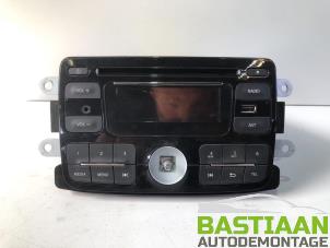 Used Radio CD player Renault Captur (2R) Price € 49,99 Margin scheme offered by Bastiaan Autodemontage