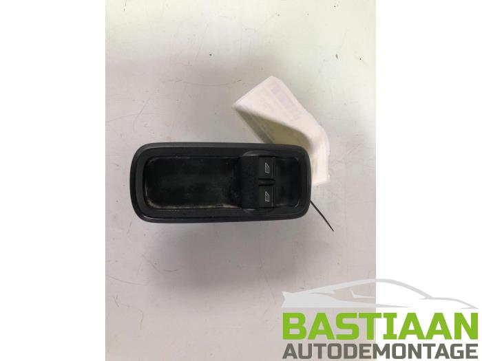 Usados Interruptor combinado de ventanillas Ford Fiesta 6 (JA8) 1.25 16V Precio € 19,99 Norma de margen ofrecido por Bastiaan Autodemontage