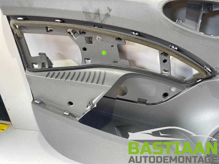 Türverkleidung 4-türig links vorne van een Seat Ibiza IV SC (6J1) 1.2 TDI Ecomotive 2014