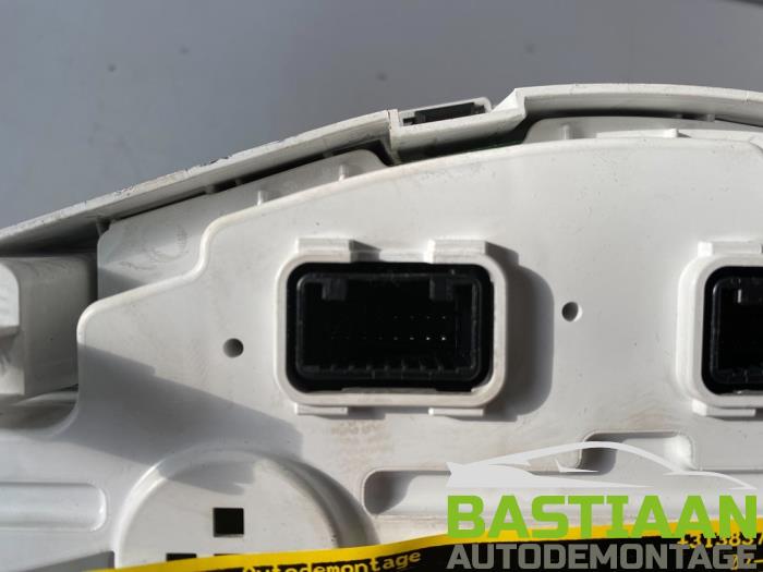 Panel de instrumentación de un Toyota iQ 1.0 12V VVT-i 2014