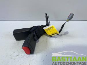 Used Rear seatbelt buckle, centre Renault Clio IV (5R) 1.6 Turbo 16V RS 200 EDC Price € 24,99 Margin scheme offered by Bastiaan Autodemontage