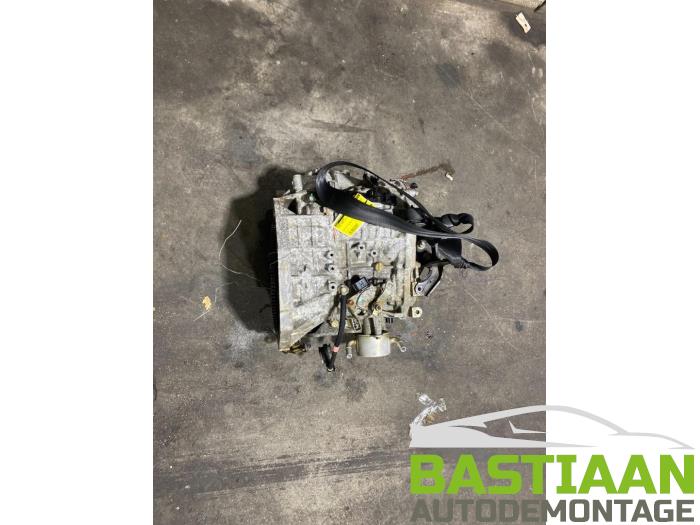 Gearbox from a Toyota Yaris III (P13) 1.33 16V Dual VVT-I 2012