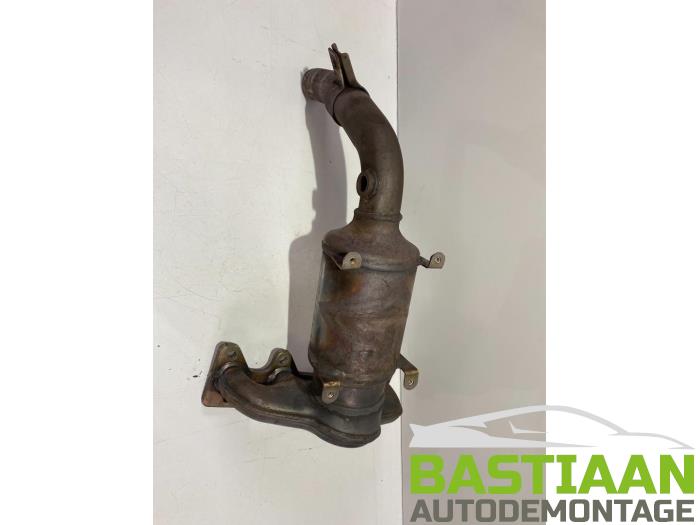 Exhaust manifold + catalyst from a Fiat 500 (312) 1.2 69 2015