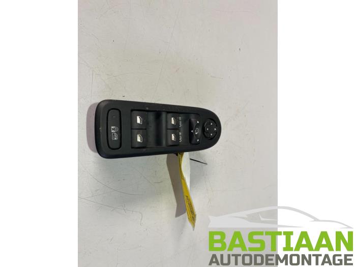 Usados Interruptor combinado de ventanillas Citroen C3 (SC) 1.6 HDi 92 Precio € 42,00 Norma de margen ofrecido por Bastiaan Autodemontage