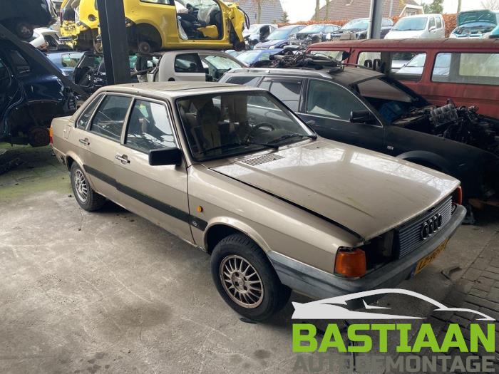 Bonnet from a Audi 80 (B2) 1.6 CC 1985