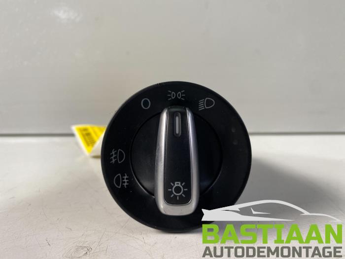 Używane Przelacznik swiatel Volkswagen Polo V (6R) 1.6 TDI 16V 90 Cena € 14,00 Procedura marży oferowane przez Bastiaan Autodemontage