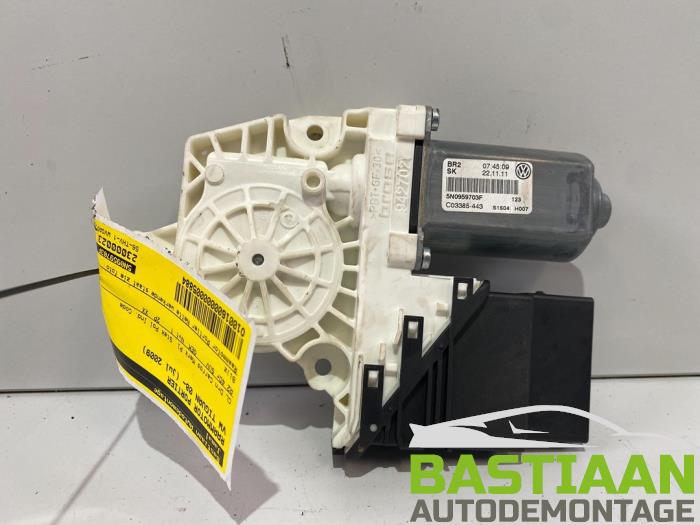 Usados Motor de ventanilla de puerta Volkswagen Tiguan (5N1/2) 2.0 TSI 16V 4Motion Precio € 31,00 Norma de margen ofrecido por Bastiaan Autodemontage