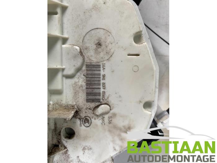Door lock mechanism 2-door, right from a Volkswagen Tiguan (5N1/2) 1.4 TSI 16V 4Motion 2015