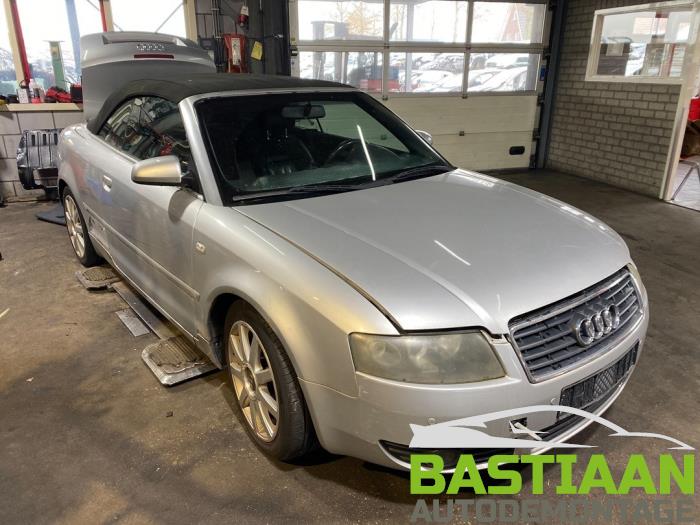 Soft-top from a Audi A4 Cabriolet (B6) 1.8 T 20V 2004