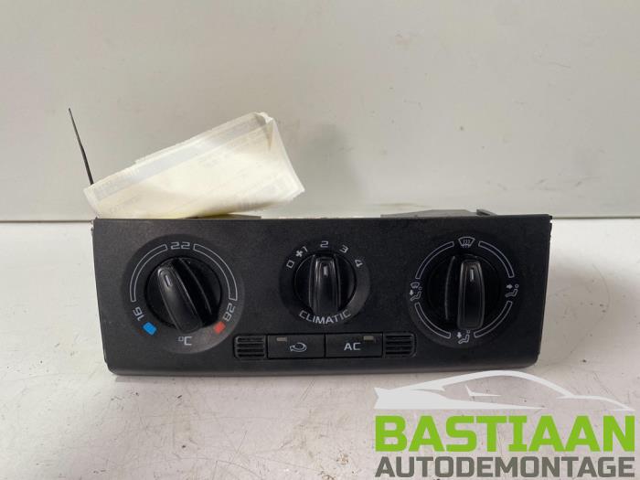 Air conditioning control panel from a Skoda Roomster (5J) 1.2 12V HTTP 2010
