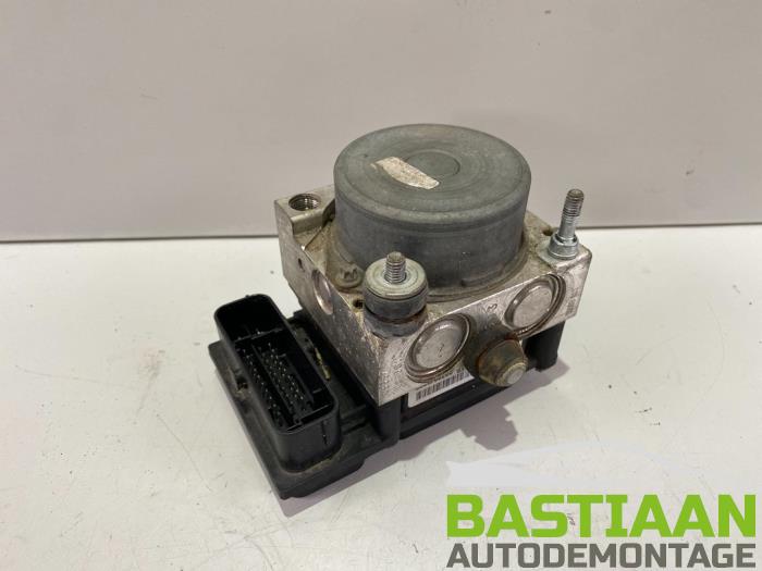 Używane Pompa ABS Fiat Punto Evo (199) 1.3 JTD Multijet 85 16V Euro 5 Cena € 56,00 Procedura marży oferowane przez Bastiaan Autodemontage
