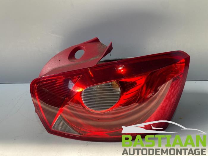 Tylne swiatlo pozycyjne prawe z Seat Ibiza IV SC (6J1) 1.2 TDI Ecomotive 2014