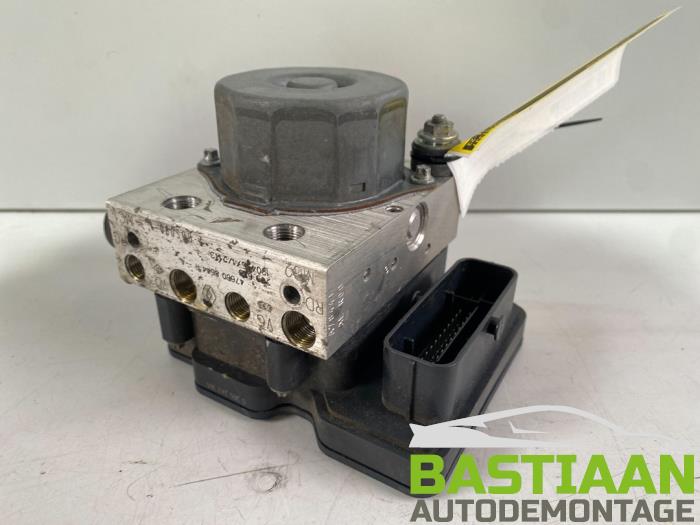 Begagnade ABS-pump Renault Clio IV (5R) 0.9 Energy TCE 90 12V Pris € 75,00 Marginaltabell erbjuds av Bastiaan Autodemontage
