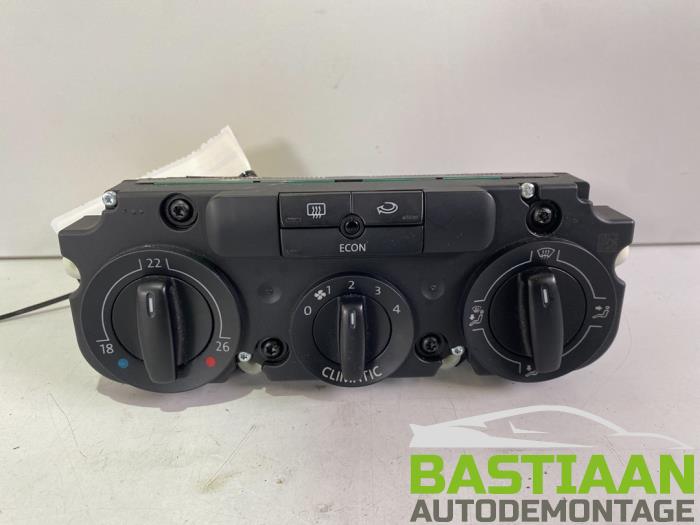 Panel de control de aire acondicionado de un Audi A1 (8X1/8XK) 1.6 TDI 16V 2014