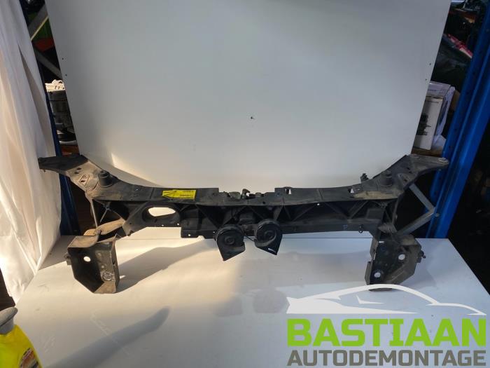 Begagnade Front Renault Clio III (BR/CR) 1.4 16V Pris € 46,00 Marginaltabell erbjuds av Bastiaan Autodemontage