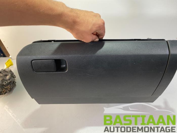 Gebrauchte Handschuhfach Volkswagen Polo V (6R) 1.6 TDI 16V 105 Preis € 23,00 Margenregelung angeboten von Bastiaan Autodemontage