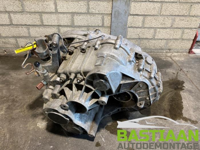 Gearbox from a Volkswagen Transporter T5 2.5 TDi 2004