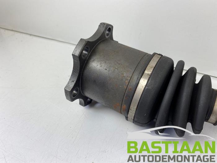 Front drive shaft, right from a Volkswagen Golf Plus (5M1/1KP) 1.9 TDI 105 2011