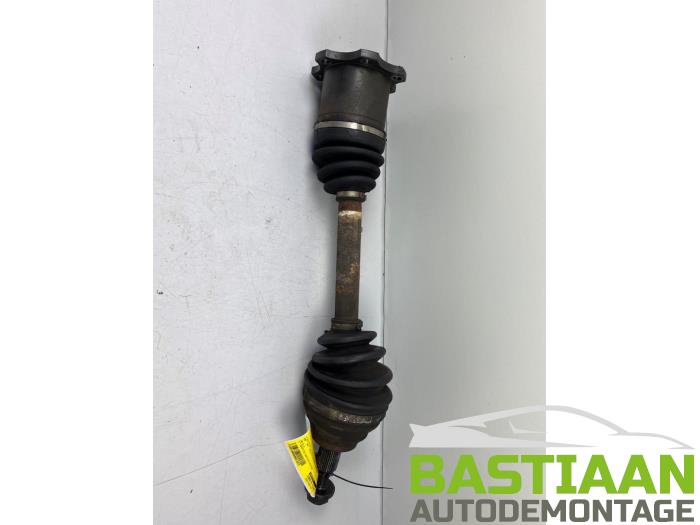 Front drive shaft, right from a Volkswagen Golf Plus (5M1/1KP) 1.9 TDI 105 2011