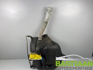 Used Front windscreen washer reservoir Peugeot 307 CC (3B) 2.0 16V Price € 29,99 Margin scheme offered by Bastiaan Autodemontage