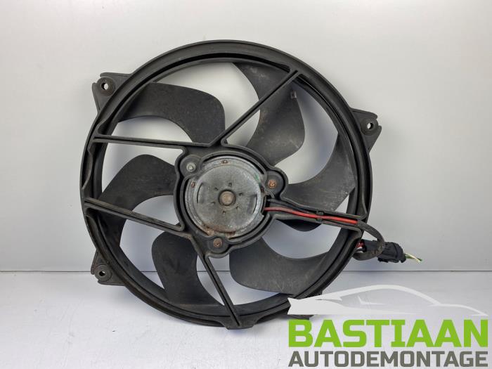 Używane Wentylator Peugeot 307 CC (3B) 2.0 16V Cena € 39,99 Procedura marży oferowane przez Bastiaan Autodemontage