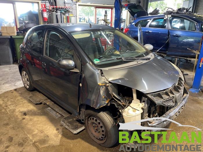 Begagnade Underram Toyota Aygo (B10) 1.0 12V VVT-i Pris € 149,99 Marginaltabell erbjuds av Bastiaan Autodemontage