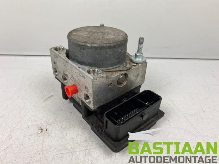 Używane Pompa ABS Ford Ka II 1.2 Cena € 41,00 Procedura marży oferowane przez Bastiaan Autodemontage