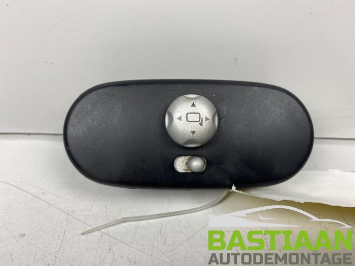 Usados Interruptor de retrovisor Mini Mini Cooper S (R53) 1.6 16V Precio € 9,99 Norma de margen ofrecido por Bastiaan Autodemontage