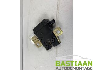 Used Tailgate lock mechanism Mini Mini Cooper S (R53) 1.6 16V Price € 29,90 Margin scheme offered by Bastiaan Autodemontage