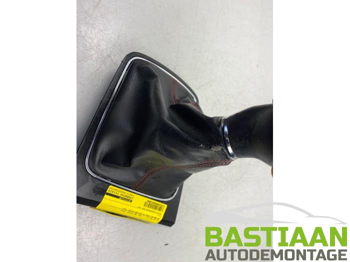 Gear stick cover from a Seat Leon (5FB) 1.4 TSI ACT 16V 2016