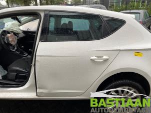 Used Rear door window 4-door, left Seat Leon (5FB) 1.4 TSI ACT 16V Price € 74,99 Margin scheme offered by Bastiaan Autodemontage