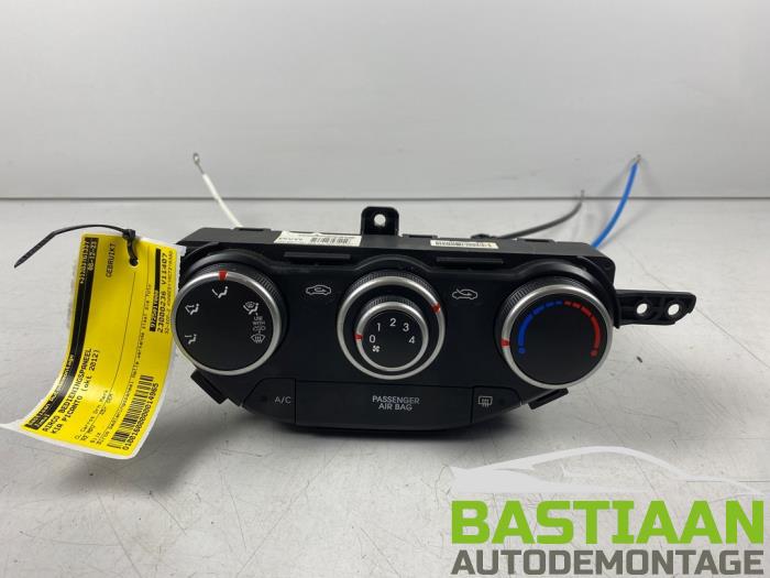 Air conditioning control panel from a Kia Picanto (TA) 1.0 12V 2012