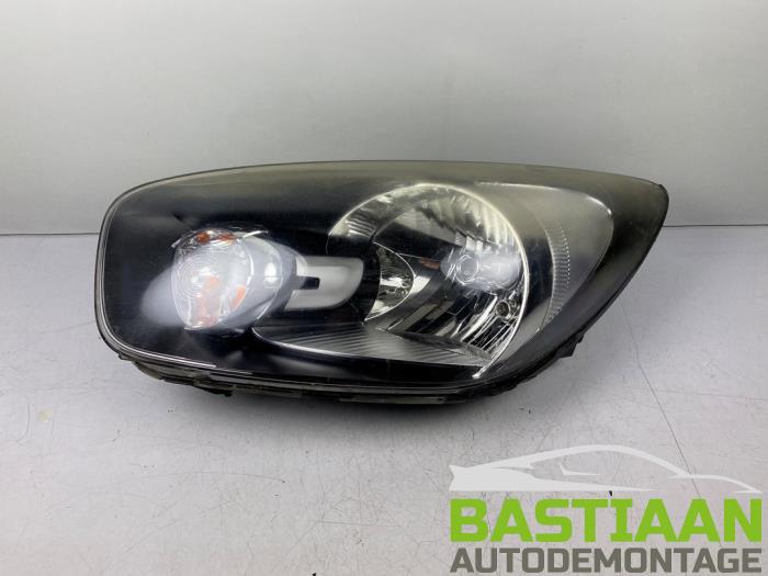 Używane Reflektor lewy Kia Picanto (TA) 1.0 12V Cena € 99,99 Procedura marży oferowane przez Bastiaan Autodemontage