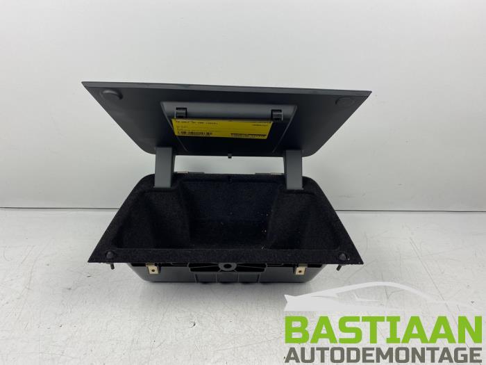 Storage compartment from a Volkswagen Golf Sportsvan (AUVS) 1.6 TDI BMT 16V 2019
