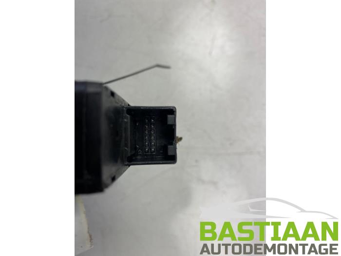 Interruptor de freno de mano de un Volkswagen Golf Sportsvan (AUVS) 1.6 TDI BMT 16V 2019