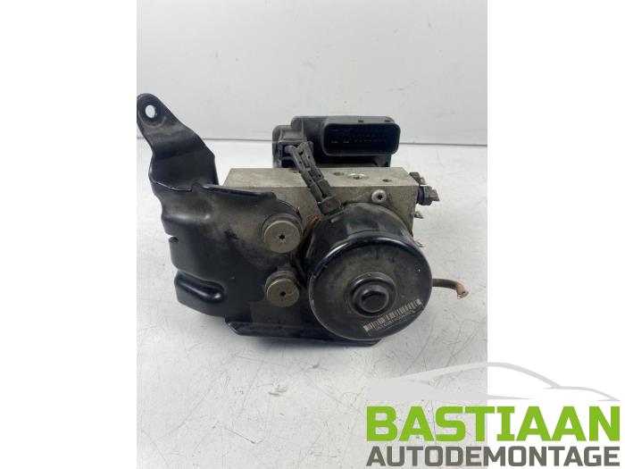 Używane Pompa ABS Volvo V70 (SW) 2.4 D5 20V Cena € 119,00 Procedura marży oferowane przez Bastiaan Autodemontage