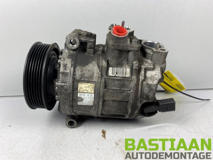 Air conditioning pump from a Volkswagen Touran (1T3) 1.2 TSI 2012