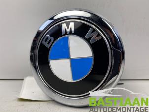 Używane Uchwyt tylnej klapy BMW 1 serie (F20) 116i 1.5 12V Cena € 29,99 Procedura marży oferowane przez Bastiaan Autodemontage