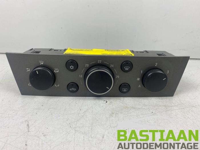 Air conditioning control panel from a Opel Signum (F48) 2.2 direct 16V 2006