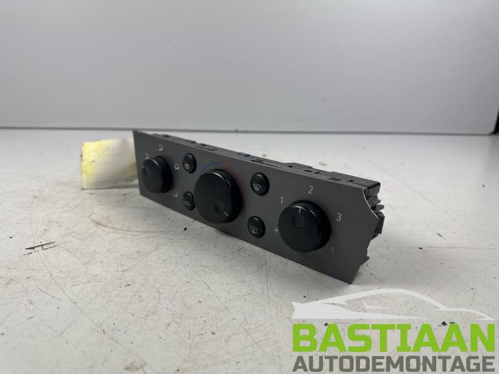 Air conditioning control panel from a Opel Signum (F48) 2.2 direct 16V 2006