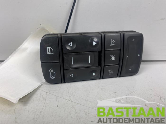 Usados Interruptor combinado de ventanillas Opel Signum (F48) 2.2 direct 16V Precio € 24,99 Norma de margen ofrecido por Bastiaan Autodemontage