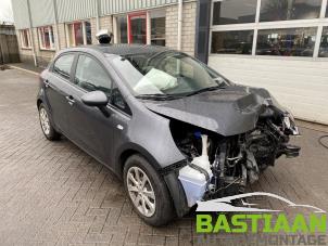Used Frontscreen Kia Rio III (UB) 1.2 CVVT 16V Price on request offered by Bastiaan Autodemontage