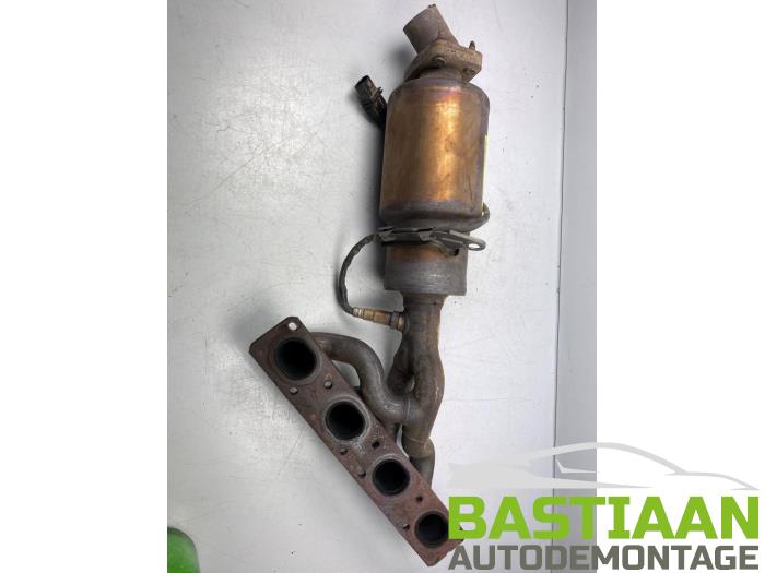 Exhaust manifold + catalyst from a BMW 1 serie (E87/87N) 116i 1.6 16V 2007