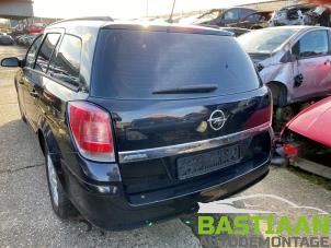 Used Tailgate motor Opel Astra H SW (L35) 1.6 16V Twinport Price on request offered by Bastiaan Autodemontage