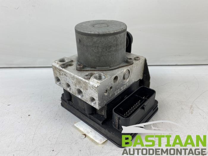 Begagnade ABS-pump Volkswagen Up! (121) 1.0 12V 60 Pris € 67,00 Marginaltabell erbjuds av Bastiaan Autodemontage