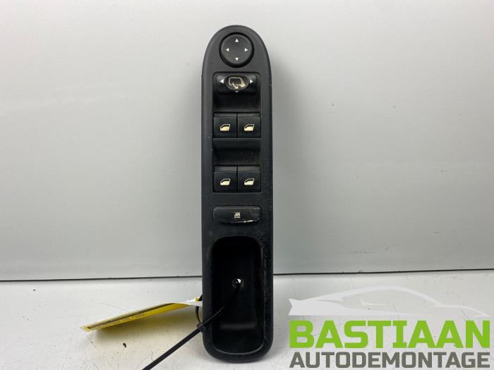 Multi-functional window switch from a Peugeot 407 SW (6E) 2.0 16V 2005