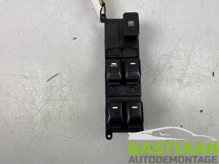 Usados Interruptor combinado de ventanillas Kia Rio III (UB) 1.2 CVVT 16V Precio € 74,99 Norma de margen ofrecido por Bastiaan Autodemontage
